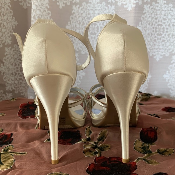 NWT Wedding/Bridal Vintage ivory size 10 heels - Picture 5 of 6